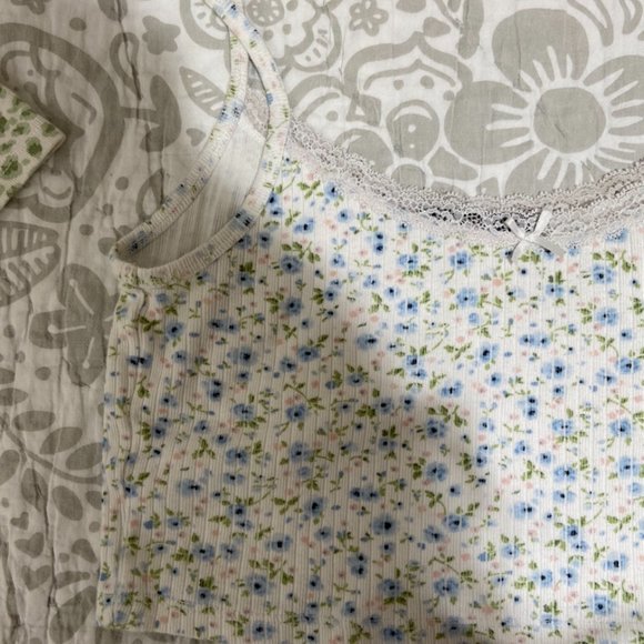 Brandy Melville Top - Picture 3 of 4